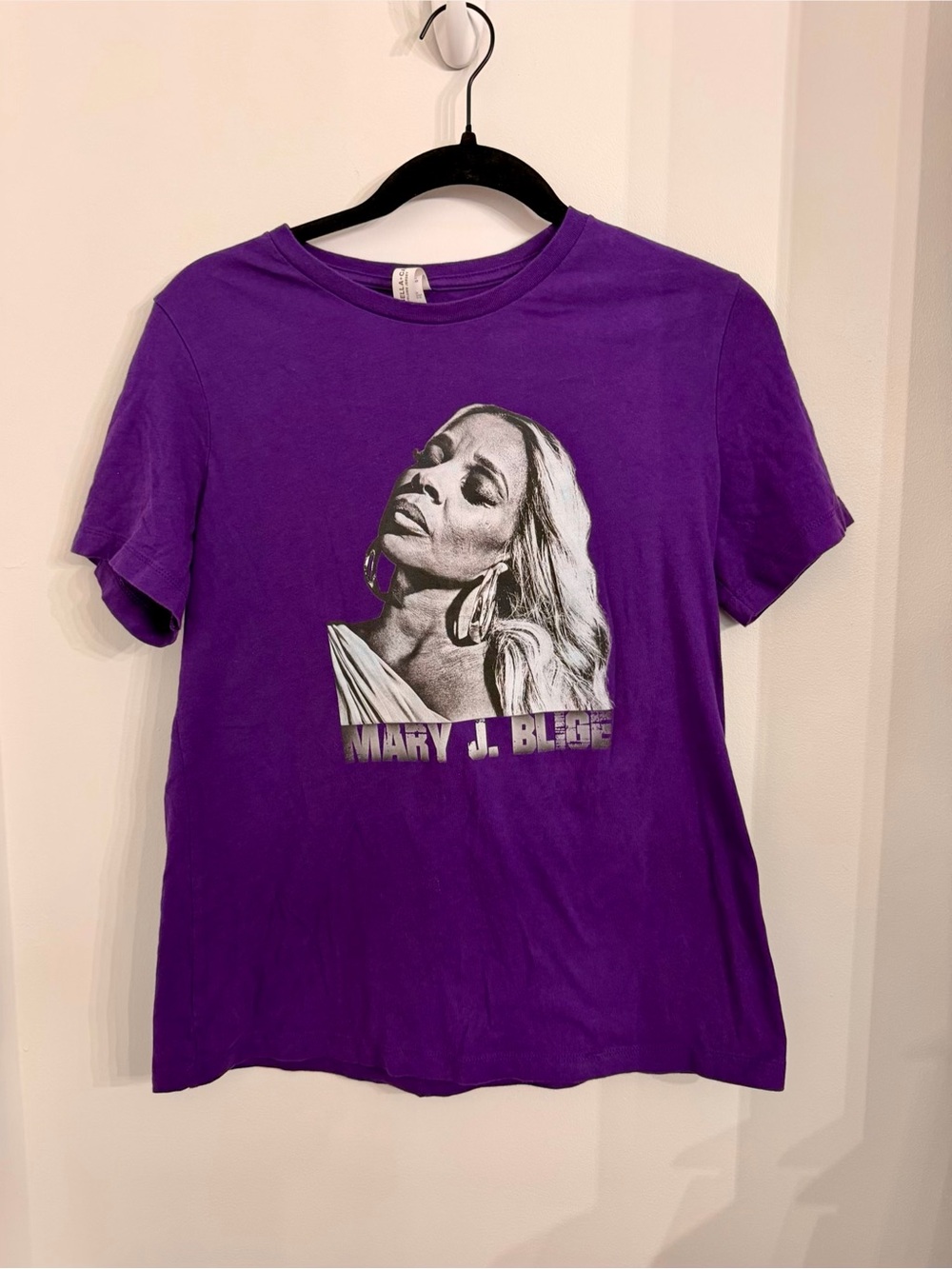 🎤 Mary J. Blige Graphic Tee – Size Medium 💜